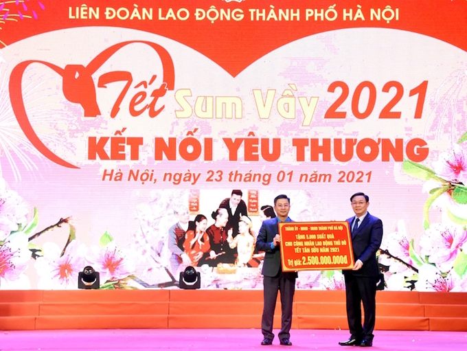 Têt de retrouvaille 2021 800 cadeaux offerts aux salariés et syndicalistes